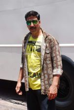 Akshay Kumar promote Rowdy Rathore on the sets of CID in Kandivli, Mumbai on 22nd May 2012 (203).JPG